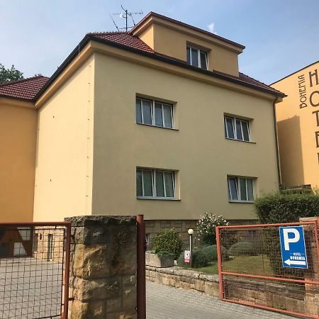 Hotel Bohemia Їчін Екстер'єр фото