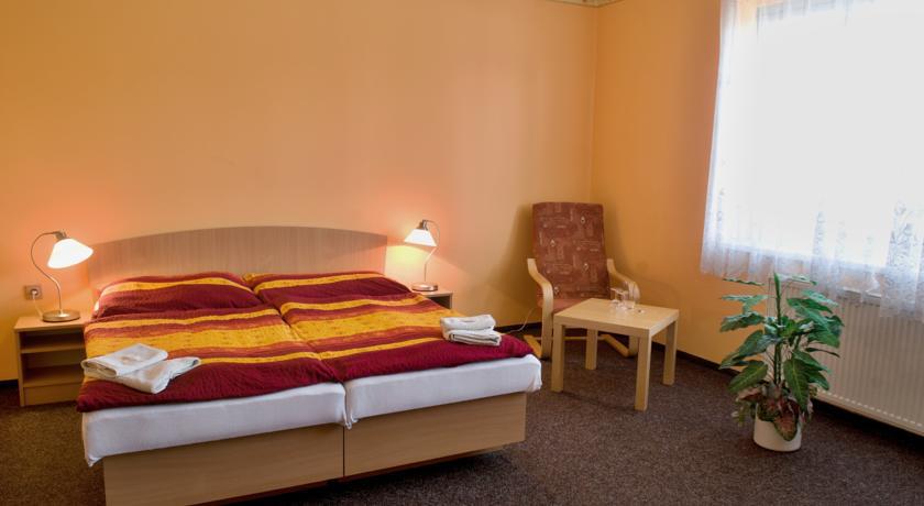 Hotel Bohemia Їчін Екстер'єр фото