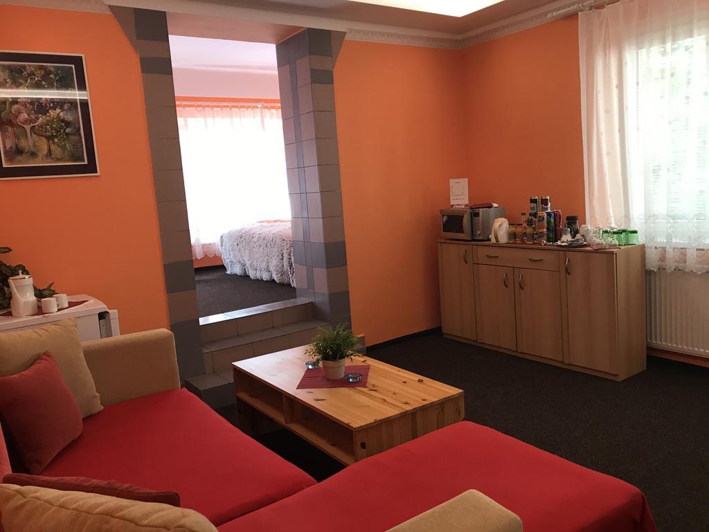 Hotel Bohemia Їчін Екстер'єр фото