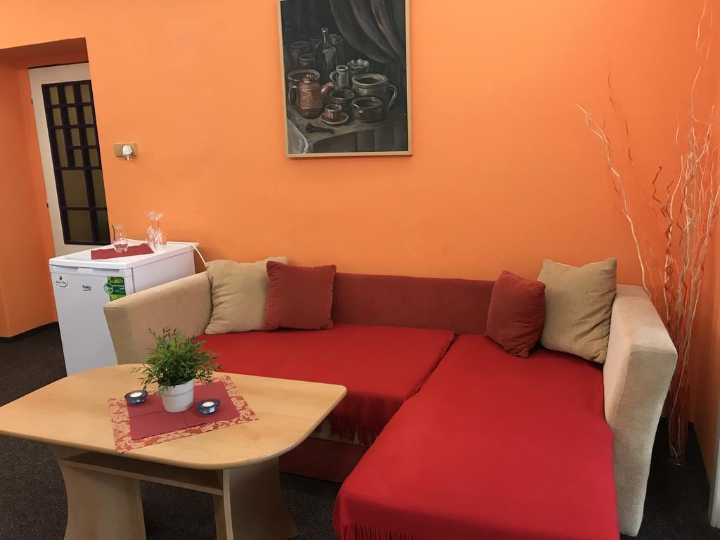 Hotel Bohemia Їчін Екстер'єр фото