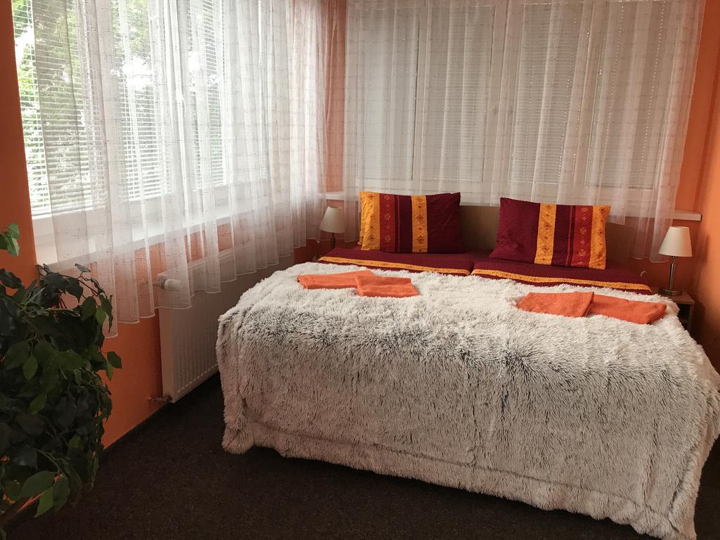 Hotel Bohemia Їчін Екстер'єр фото