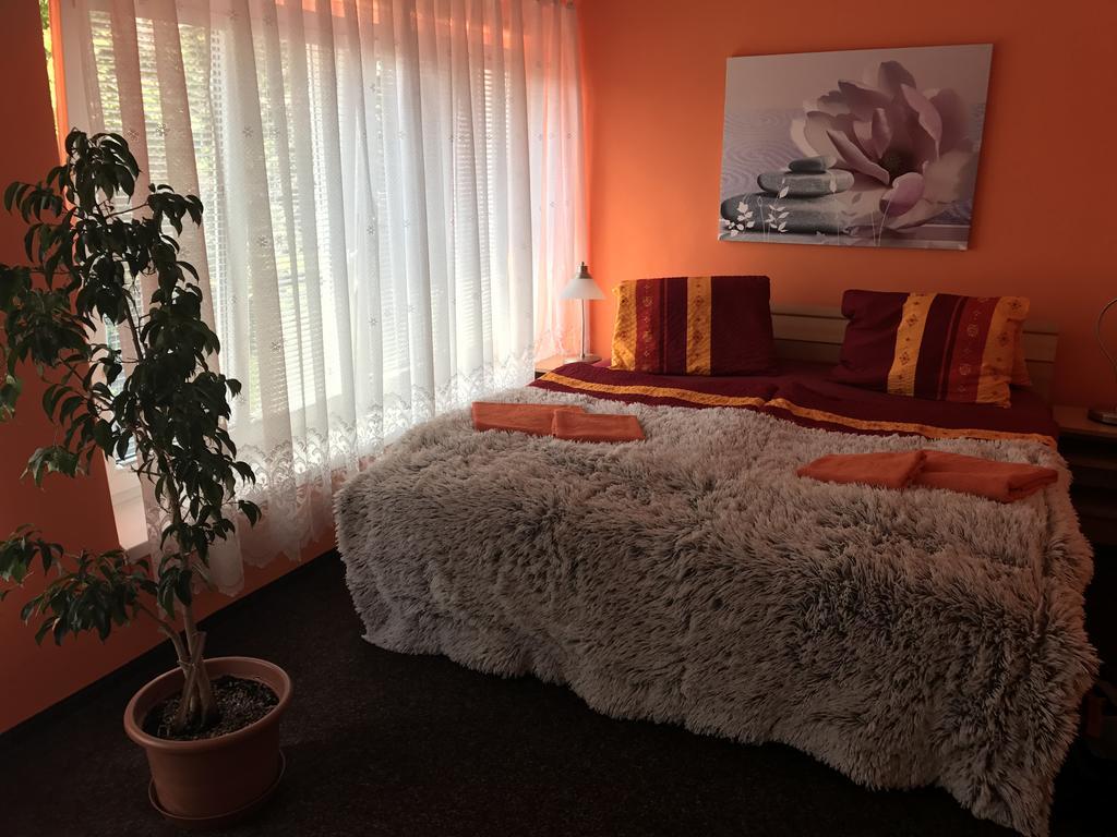 Hotel Bohemia Їчін Екстер'єр фото