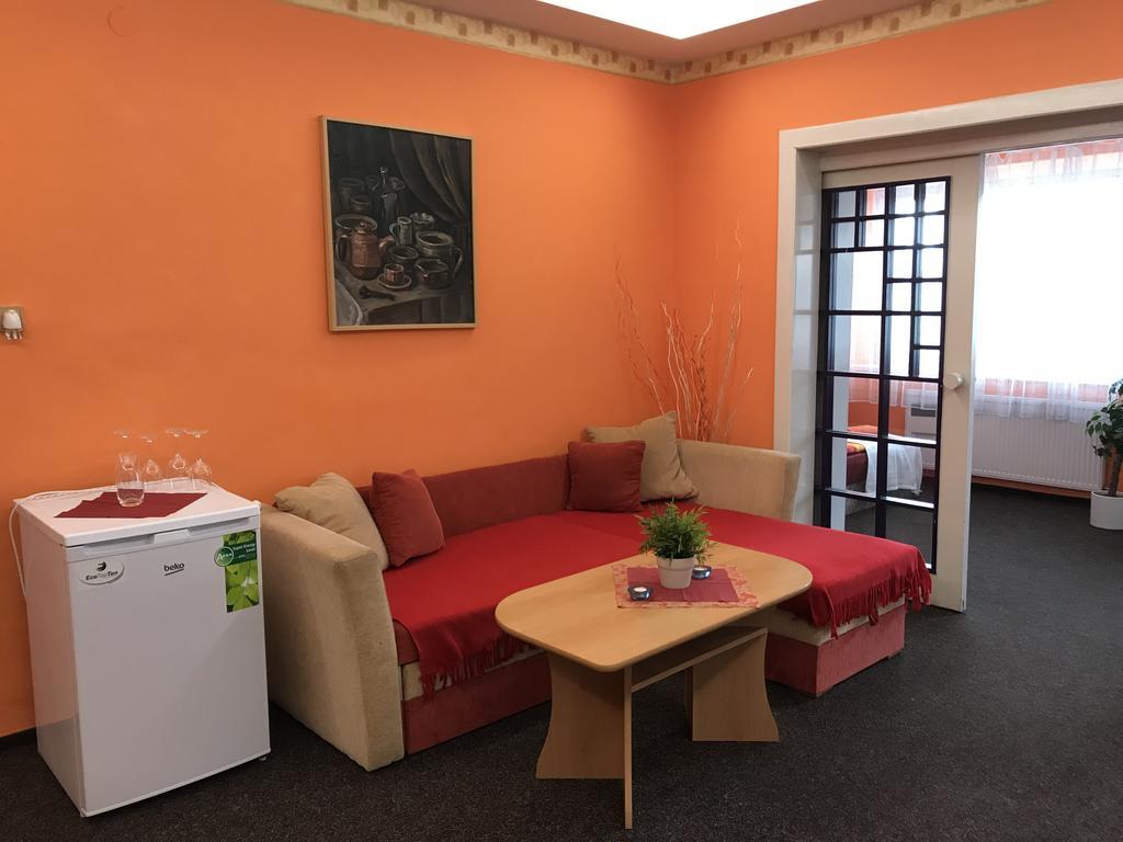 Hotel Bohemia Їчін Екстер'єр фото
