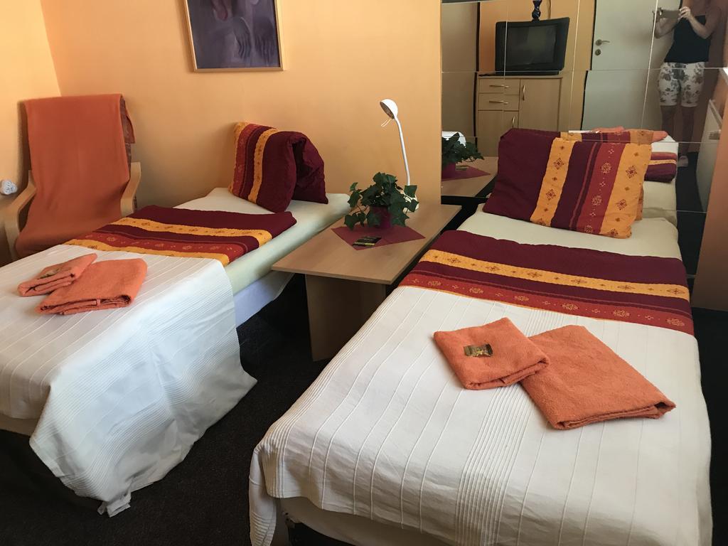Hotel Bohemia Їчін Екстер'єр фото