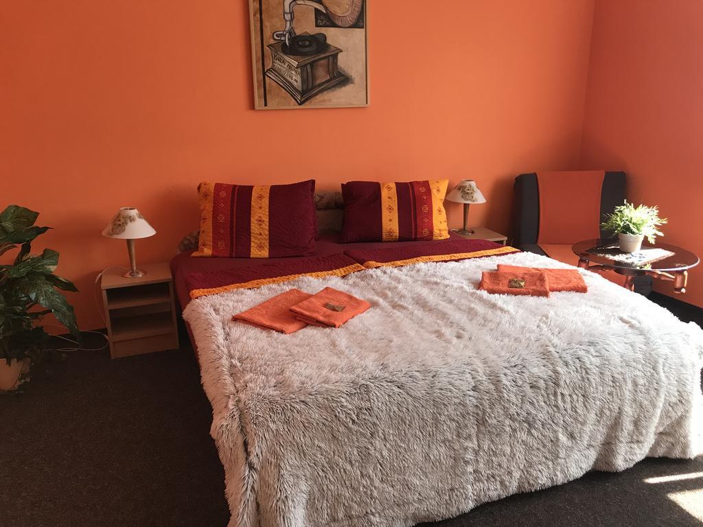 Hotel Bohemia Їчін Екстер'єр фото