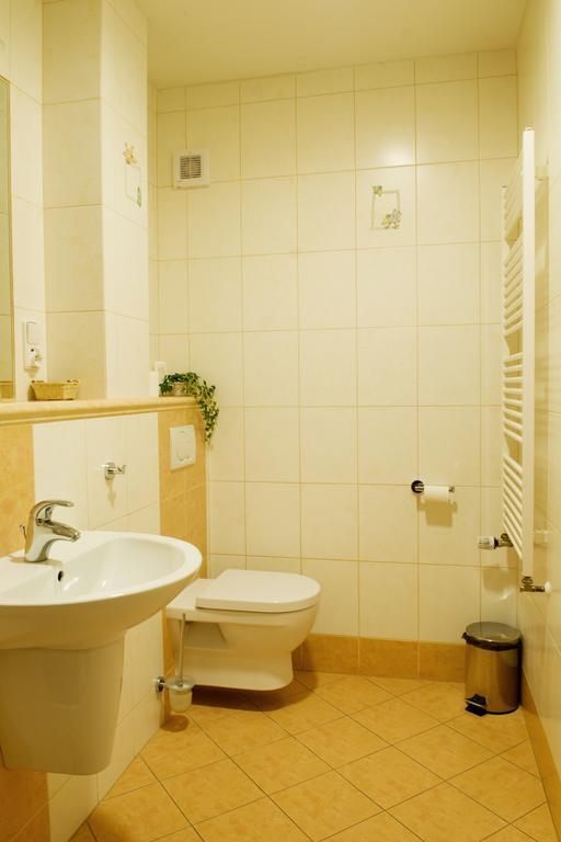 Hotel Bohemia Їчін Номер фото