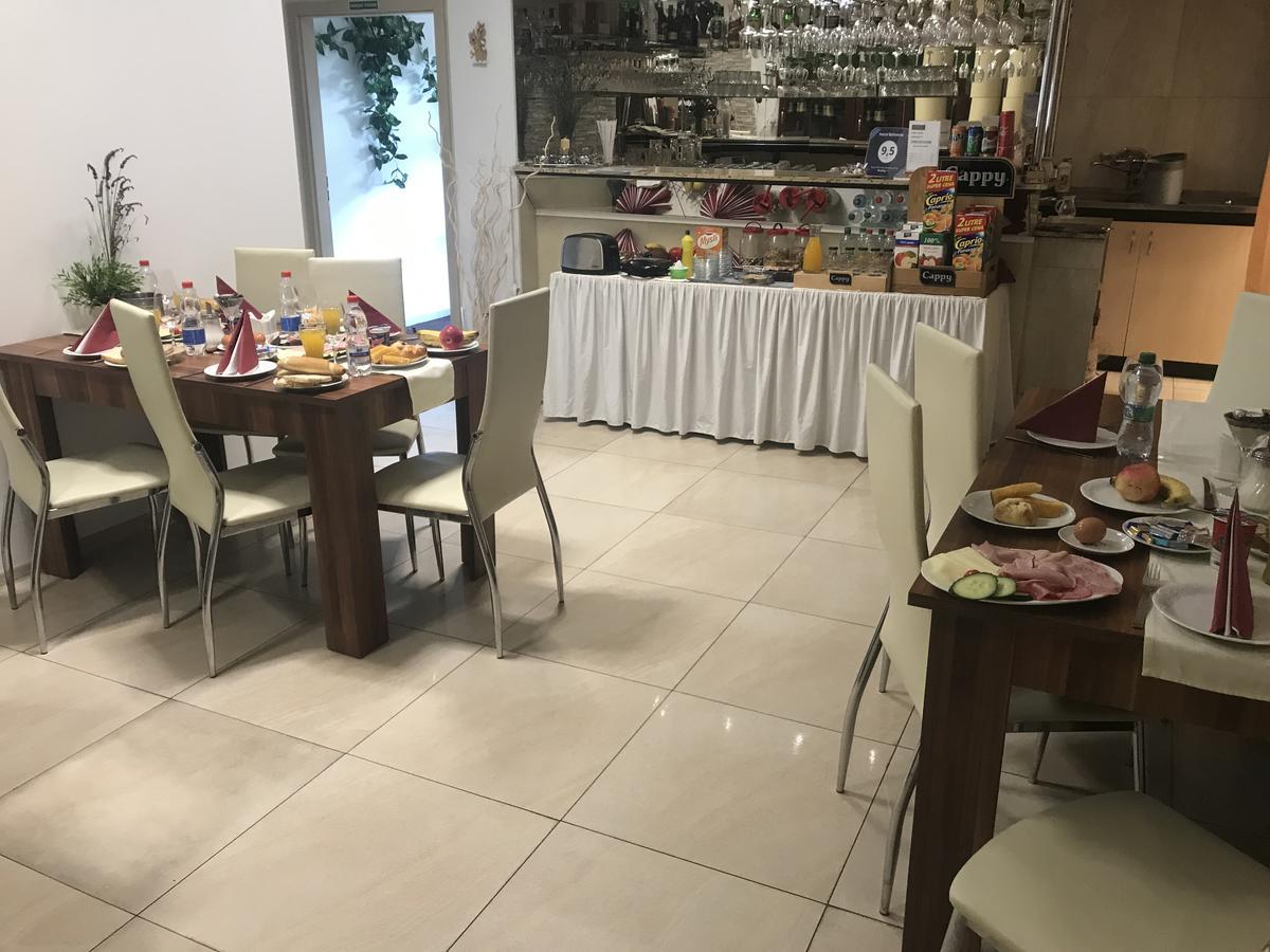 Hotel Bohemia Їчін Екстер'єр фото